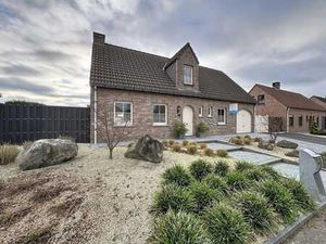 Vezon – Maison de 4 chambres avec jardin  garage et véranda