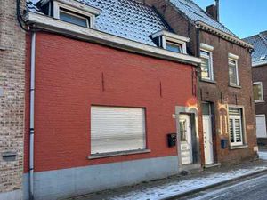 Pour investisseurs. Immeuble avec deux logements