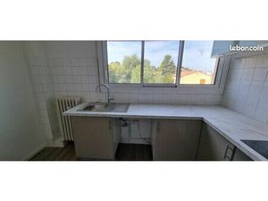 T3 a louer six fours