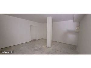 Réserve / Box / Cave de 25m2 pour stockage à BAYONNE