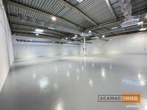 Local industriel 1 380 m²