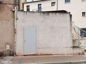 Loue petit local rénové