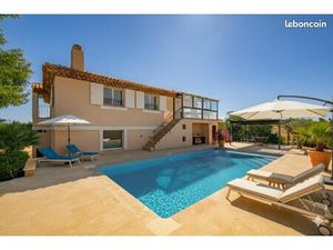 Très bel appartement entièrement meublé et équipé avec sa piscine privée et ses terrasses 