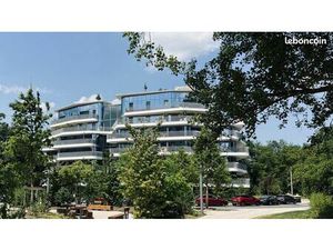 UN PAQUEBOT AMARRÉ À LA FORÊT : VOTRE CROISIÈRE EN CANOPÉE à 15 km de Paris