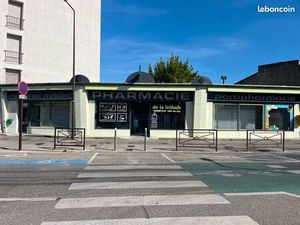 Local professionnel lumineux 158m2