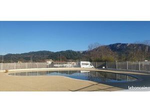 Maison dans une résidence avec piscine à Anduze