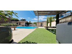 Grande maison avec piscine et jardin