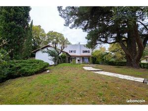 Maison 8 pièces 210 m²