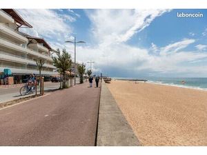 Appartement T4 + 2 lots de garages à la residence la croisiere   au 3 eme etage   en front
