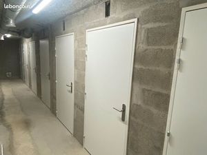 Box de stockage  Cave  Garde-meuble  débarras  entrepôt