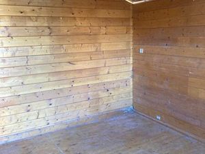 Petit local de stockage avec eau et Elec