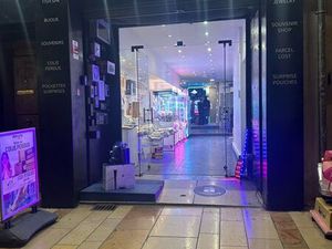 Local commercial grande surface 150m2 tous commerces (restaurants & boutique) avec possibi