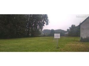 Terrain constructible avec garage et bois de chênes