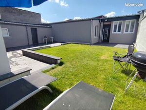 Maison individuelle avec appartement 2 chambre où Local commercial