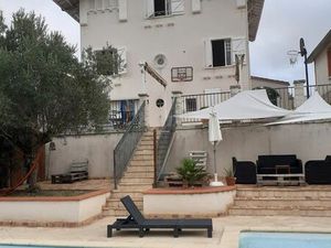 Maison - 9 pièces - 181 m²