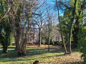 Terrain construtible beneficiant d'un permis de construire situé a Cazilhac 34190