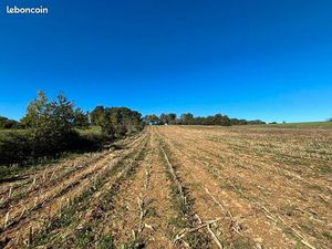 Terrain 1 800 m² Uglas