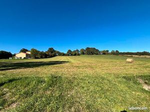 Terrain 3 710 m² Uglas