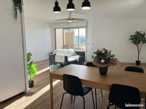 ? T4 meublé traversant 93 m² – Dernier étage avec ascenseur – Balcon  parking – Bordeaux B