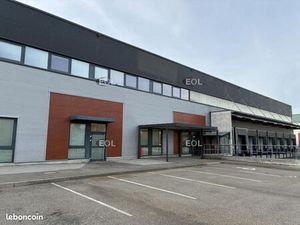 Local industriel 4 648 m²