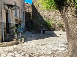 Grande maison en pierre