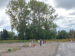 Terrains à bâtir  viabilisés  disponibles et libres de constructeur