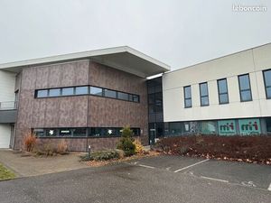 A Schiltigheim (Espace Européen de l'Entreprise)  378 m2 de bureaux divisibles (160 m2 / 2