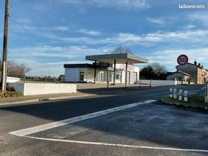 Bâtiment commercial avec terrain constructible