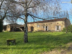 Maison en pierre rénovée de 117 m2  à la campagne