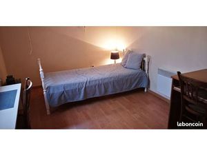 Chambre meublée pour étudiant à louer chez l'habitant