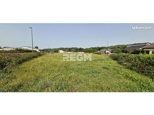 Terrain 1 010 m² Olby