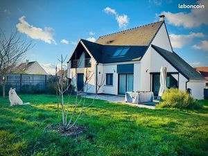 Maison familiale lumineuse et récente à proximité de toutes commodités