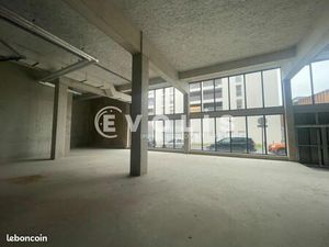 Local d'activité 210 m²