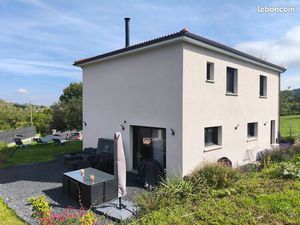 Maison familiale récente et rare