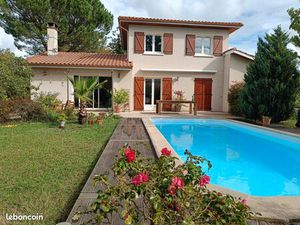 Maison 111m2 avec piscine  4 chambres sur terrai 850m2