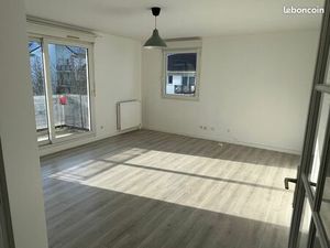 3 pièces de 70 m²  Proche de RER