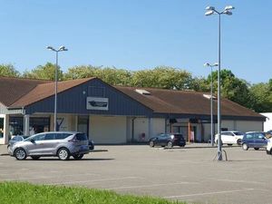 A vendre batiment commercial de 1100m²