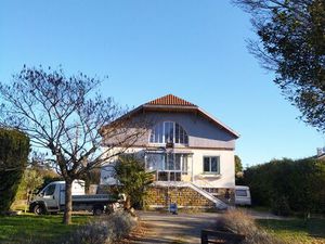 Maison sur cave et dependances