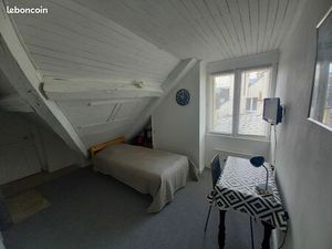 Studette meublée Versailles St Louis