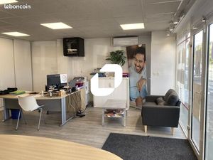 Local commercial 136 m²