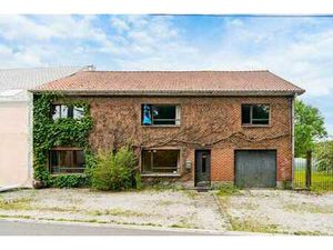 3 façades de 266m² à renover avec 5 chambres et terrain de 2