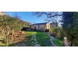 Maison de caractère face au château de Dio