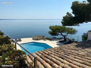 Villa de rêve 325m2 pieds dans l'eau