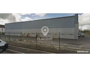 Boutique 450 m² CLAYE SOUILLY