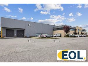 Local industriel 2 496 m²