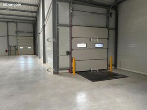 Local industriel 996 m²