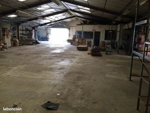 BATIMENT ENTREPOT 400m2