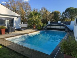 103m2 - Maison lumineuse de 2015 avec piscine  garage 43 m² et terrain paysagé