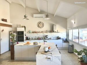 Duplex T4 132 m² – Séjour cathédrale – Très lumineux