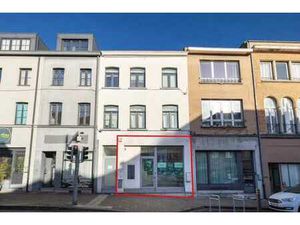 Dans un axe très passant  magnifique commerce de ±110m² !